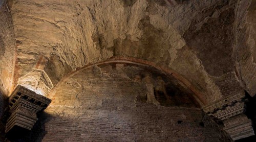 Basilica of Santi Quattro Coronati, Chapel of Santa Barbara, heads of the nonexistent columns from the times of Pope Leo IV