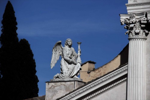 Church of San Rocco, Angel topping off the façade