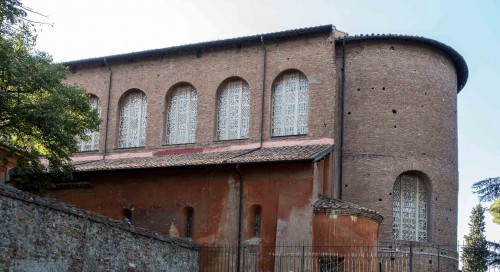 Basilica of Santa Sabina, church apse seen from the orange garden