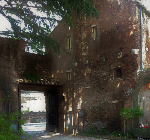 San Stefano Rotondo, enterance onto the church courtyard