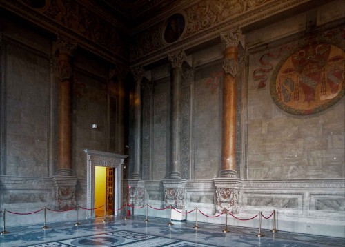 Palazzo Venezia, Sala del Mappamondo with the coat of arms of Pope Innocent VIII, audience hall from the times of Mussolini