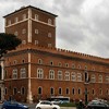 Piazza Venezia z dominującą nad placem sylwetką Palazzo Venezia, siedzibą rządu Benito Mussoliniego