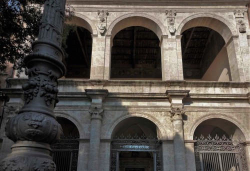 Renesansowa loggia kościoła San Marco z herbami rodu Barbo i wizerunkiem św. Marka