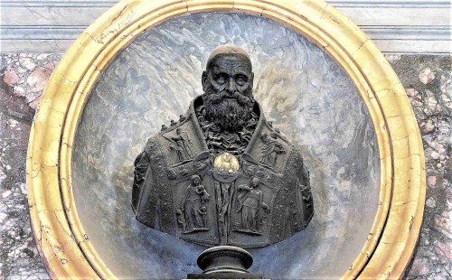 Bust of Pope Paul III,  the sacristy of Basilica of San Pietro in Vaticano