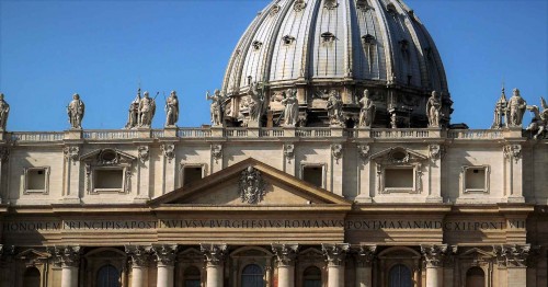 Bazylika San Pietro in Vaticano, herb i napis uwieczniający papieża Pawła V