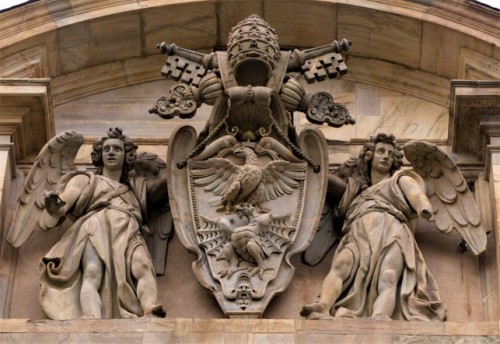 Top of the Fontana dell’Acqua Paola, Borghese family coat of arms