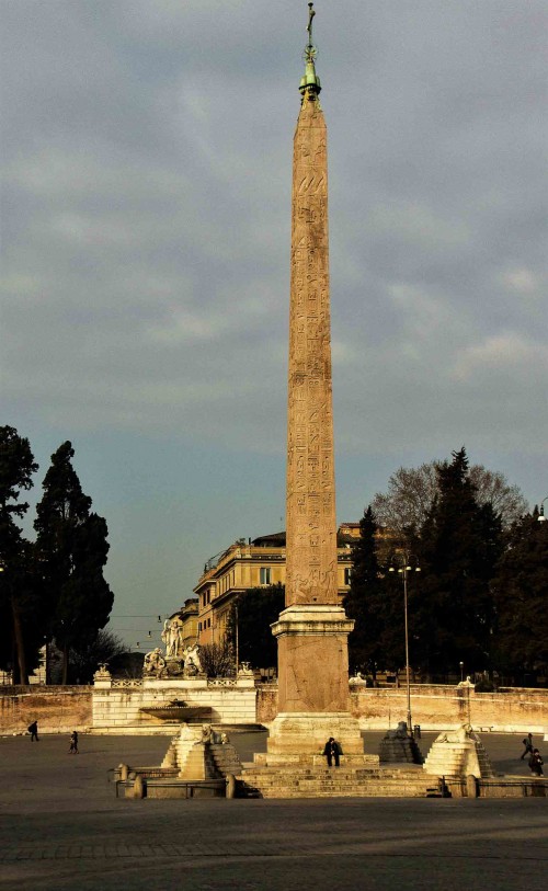 Piazza del Popolo, egipski obelisk Flaminio ustawiony przez papieża Sykstusa V