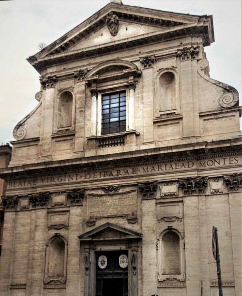 Piazza della Madonna dei Monti, fasada kościoła Santa Maria ai Monti