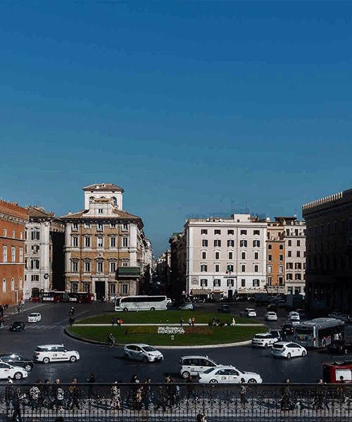 Piazza Venezia, Palazzo Venezia (on the left), Palazzo delle Assicurazioni di Venezia (on the right), via del Corso