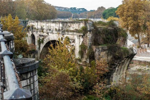 Ponte Rotto, the oldest Roman stone bridge