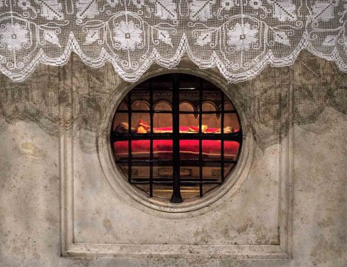 Relic of a difficult to identify bone in the reredos of the Church of San Saba