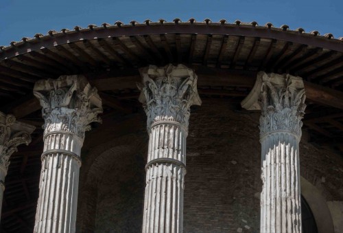 Corinthian capitols of the columns surrounding the cell, The Temple of Hercules on the old Forum Boarium