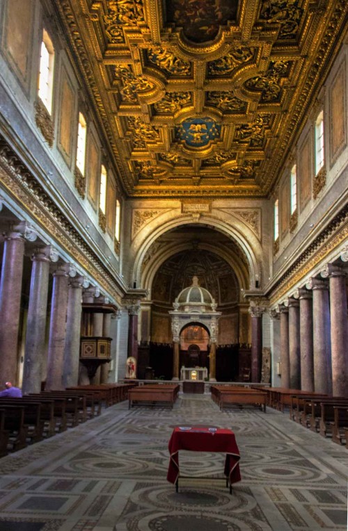 Basilica of San Crisogono, ceiling with the coat of arms of Cardinal Scipione Borghese