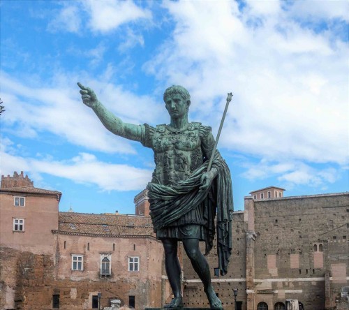 Via dei Fori Imperiali, statue of Emperor Augustus in the past adorning via dell’Impero