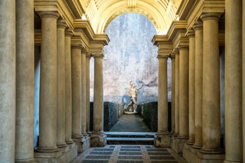 Francesco Borromini, colonnade (fragment) in Palazzo Spada