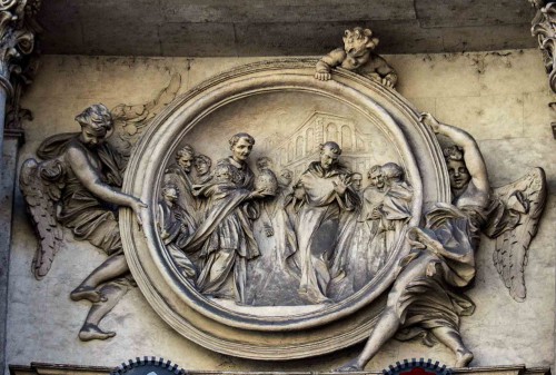 Antonio Raggi, medallion in the lintel depicting Philip Benitius Refusing the Papal Tiara, Church of San Marcello