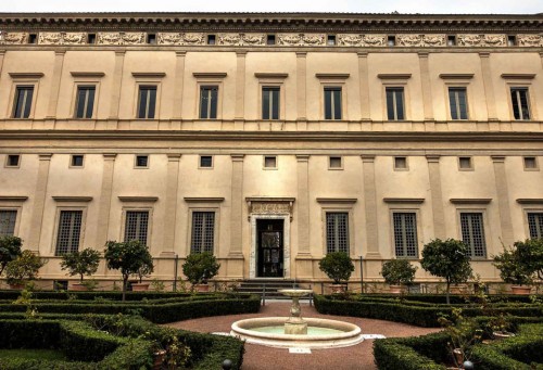 Villa Farnesina - the current main enterance from the southern side