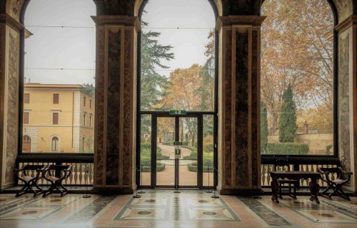 Farnesina, the original main enterance into the Loggia di Psiche