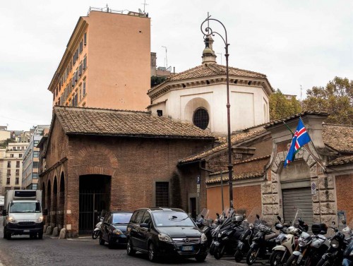 Church of Santa Prudenziana, Marian oratory seen from via Cesare Balbo