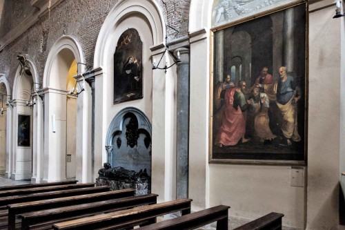 Church of Santa Pudenziana, view of one of the naves