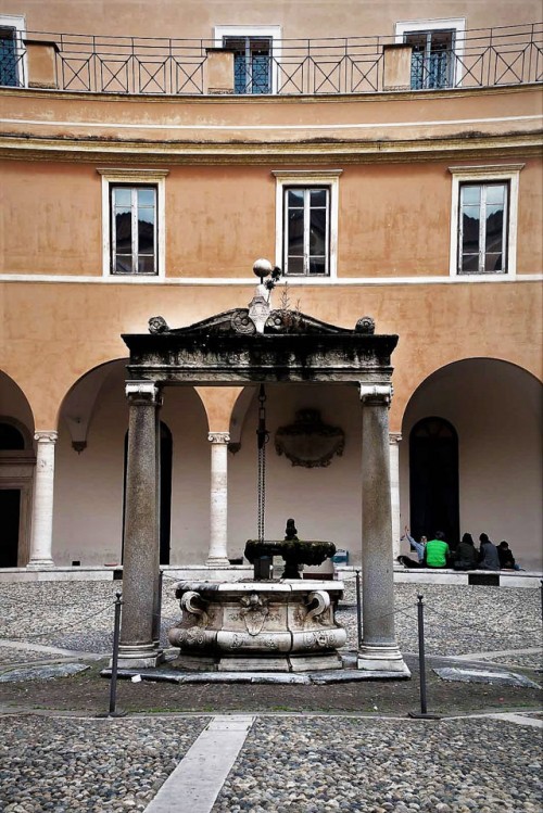 Courtyard and well of the former monastery of the Basilica of San Pietro in Vincoli