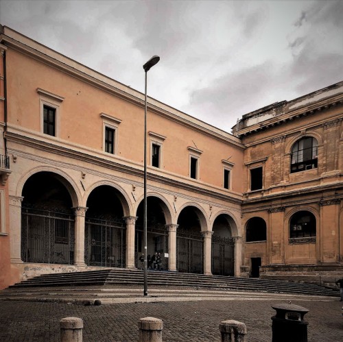 Basilica of San Pietro in Vincoli, arcade façade