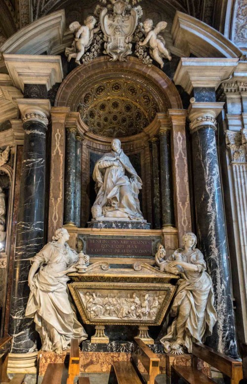 Tombstone of Pope Benedict XIII, Allegory of Religion (on the right) and the figure of the pope – Pietro Bracci, Basilica of Santa Maria sopra Minerva