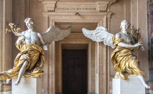 Pietro Bracci, Angels attributed to the artist in the loggia of the Basilica of Santa Maria Maggiore