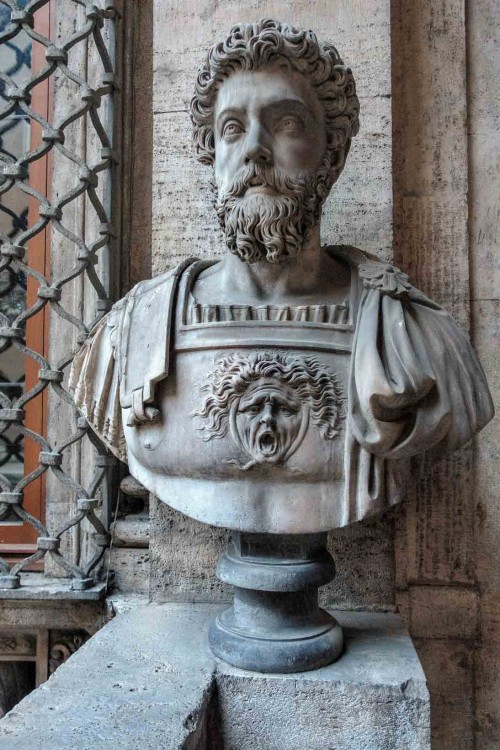 Palazzo Mattei di Giove, sculpting decorations of the loggia