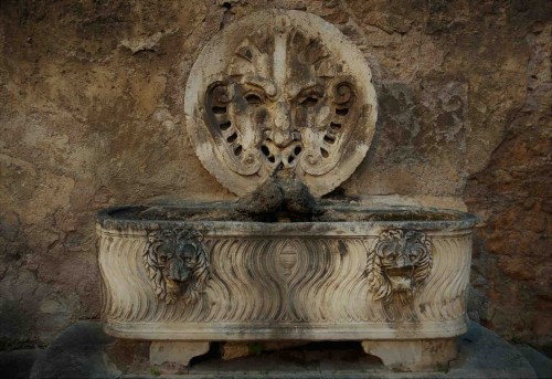 Palazzo Mattei di Giove, fountain on the palace courtyard