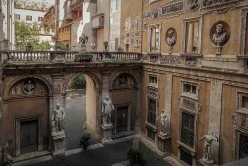 Palazzo Mattei di Giove, widok dziedzińca pałacu