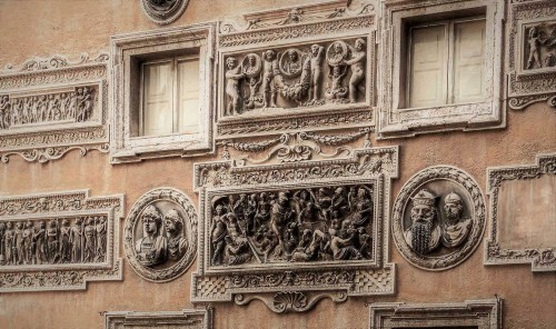 Palazzo Mattei di Giove, view of one of the courtyard walls