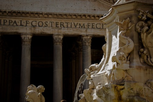 Fontana della Rotonda with Pantheon in the background