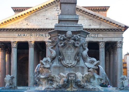 Fontana della Rotonda with Pantheon in the background