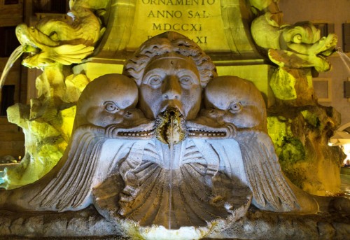 Fontana della Rotonda, secessionist head from the end of the XIX century