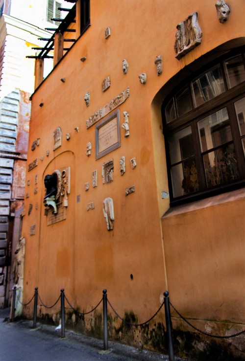 Casa del Canova at via del Canova, building façade