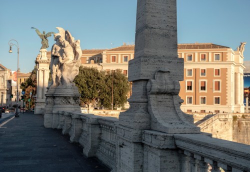 Ponte Vittorio Emanuele II - jedna z alegorycznych grup zdobiących most