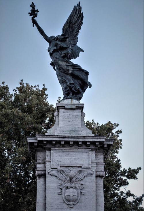 Ponte Vittorio Emanuele II, one of the four Victories adorning the bridge