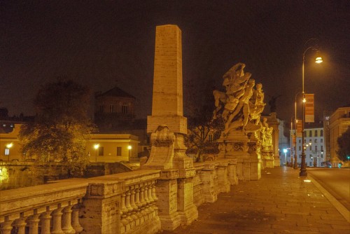 Ponte Vittorio Emanuele II w nocy