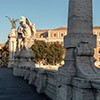 Ponte Vittorio Emanuele II - jedna z alegorycznych grup zdobiących most