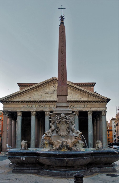 Piazza della Rotonda, fountain with the Macuteo Obelisk