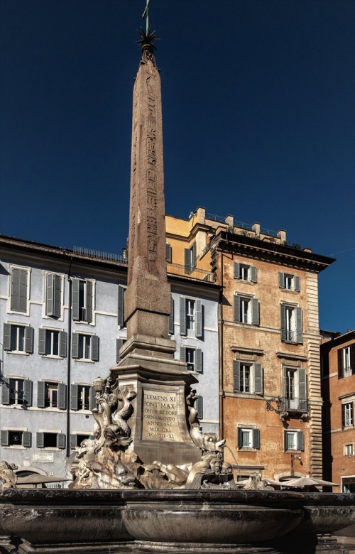 Piazza della Rotonda, Macuteo Obelisk