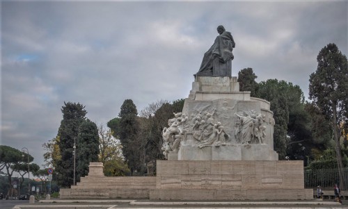 Statue of Giuseppe Mazzini, Ettore Ferrari