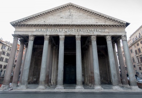 Pantheon, portico with tympanum and an inscription commemorating the foundation of Markus Agrippa