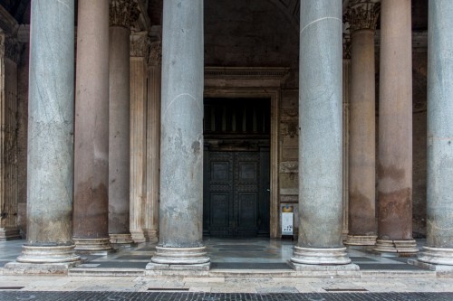 Pantheon, enterance into the temple