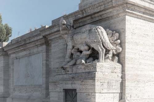 Ponte Flaminio, decorations of the enterance onto the bridge