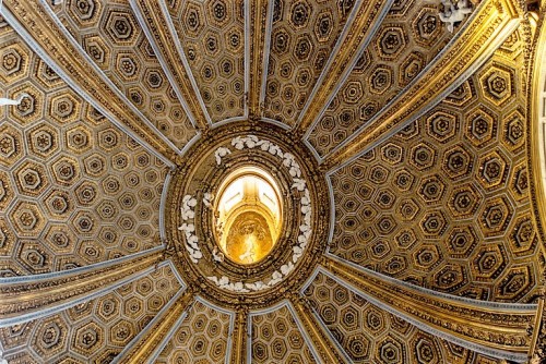 Church of Sant'Andrea al Quirinale, bowl of the dome with a lantern and dove at the summit