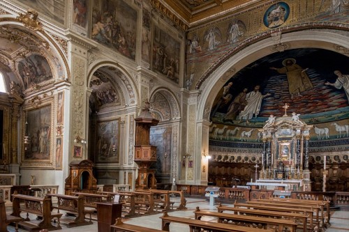 Santi Cosma e Damiano, Baroque interior of the church