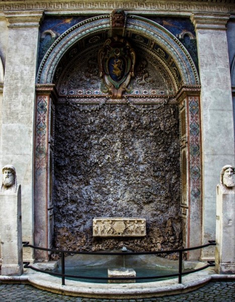 Palazzo Altemps, fountain on the palace courtyard