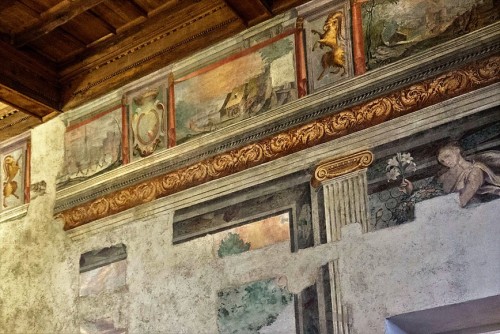 Palazzo Altemps, paintings in one of the rooms